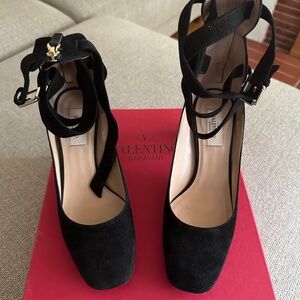 Valentino blk suede ankle strap heels 38